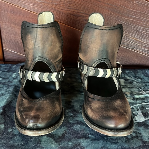 Freebird Blade Distressed Booties - Picture 4 of 15